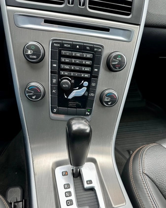 Volvo XC 60 cena 52800 przebieg: 265000, rok produkcji 2011 z Zwoleń małe 631